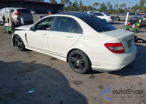 2010 Mercedes-Benz C 300 Luxury/Sport из США, поврежденный, VIN WDDGF5EB1AR099550